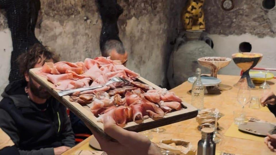 Tour in bici elettrica di Roma e degustazione nella grotta segreta