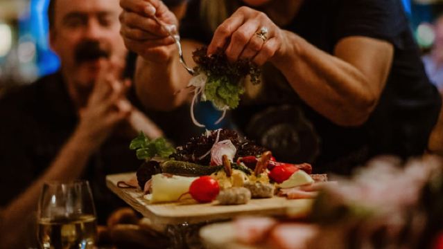 Munich: Beer and Food Tour with Dinner & Oktoberfest Museum