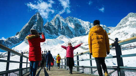 Lijiang Yulong Snow Mountain + Blue Moon Valley 1-Day Tour (Small Group of 6-8 People + Official Ticket Guarantee)