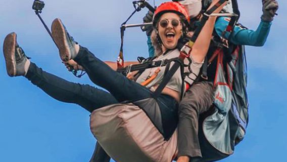 Expérience de parapente à Manado [Expérience de vol en parapente à Tumpa Manado [vidéo offerte] + Rafting sur la rivière White Water + Visite du lac aux cinq couleurs et de la ville]