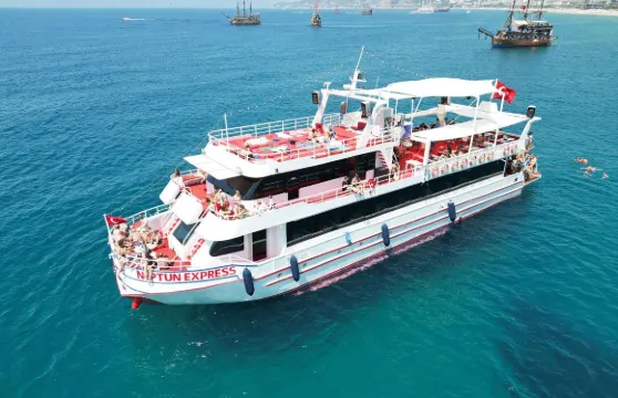 阿拉尼亞海王星遊船（含軟性飲料、午餐和交通）