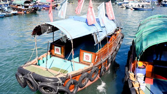 Aberdeen sightseeing and Food and Beverages tour | Sampan charter x visit the floating kitchen x taste the boat noodles on board