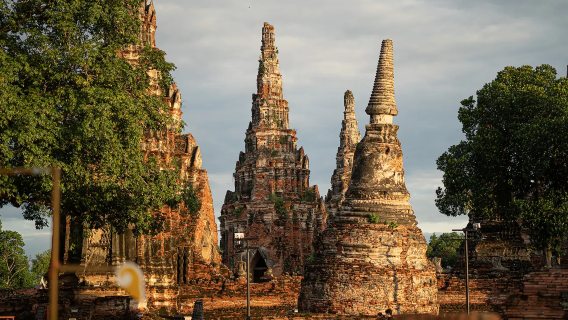 Bangkok Floating Market & UNESCO Ayutthaya Temples One Day Bus Tour