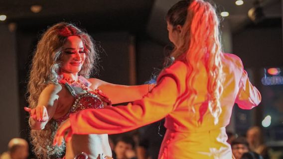 Estambul: crucero por el Bósforo con cena y espectáculo