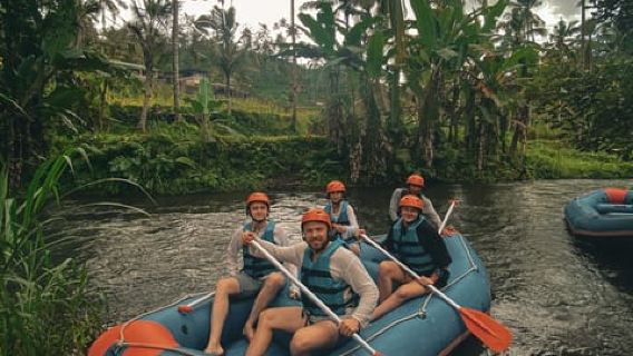 Bali: Đi bè và bữa trưa có hướng dẫn trên sông Telaga Waja White Water