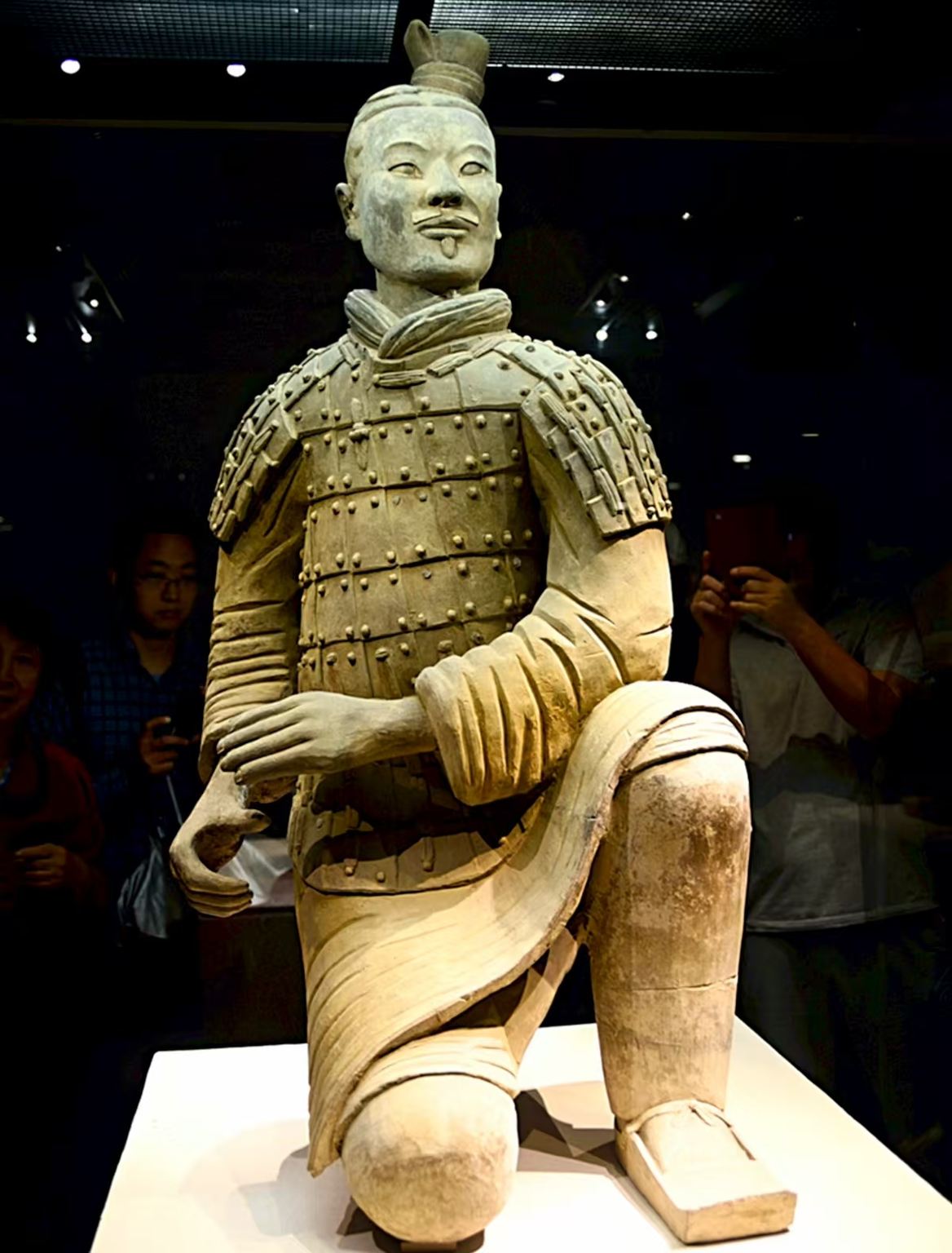 Excursión de un día al Mausoleo del Emperador Qin Shihuang (Museo de los Guerreros de Terracota y Caballos de Qin Shihuang) y al Palacio Huaqing en Xi'an [Guía en chino/inglés]