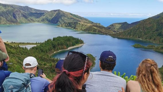 São Miguel West: Sete Cidades and Fogo Tour with Lunch
