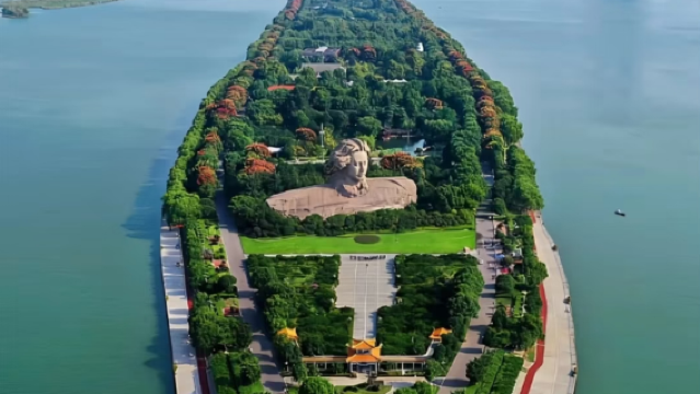 Tempahan Tiket Masuk Kawasan Pelancongan Pulau Orange + Bas Pelancong + Bas Ulang-Alik Masuk/Keluar Taman + Perkhidmatan Pemandu Pelancong Sertai