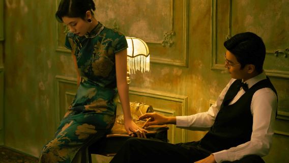 Chifeng Xilin multilingual guide services, private charter, customized travel planning, business accompaniment, and professional photography documentation.