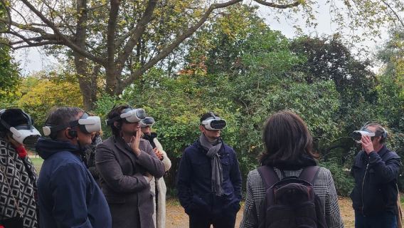 Paris : Immersive Eiffel Tower tour with virtual reality