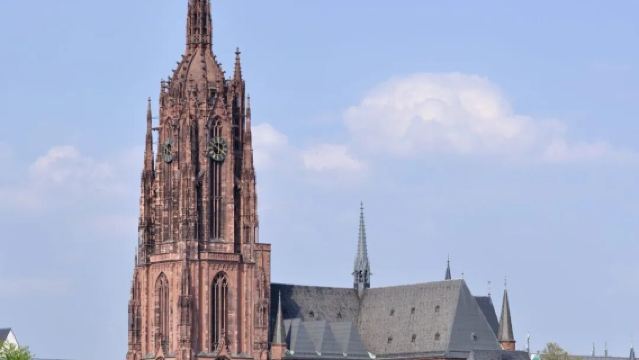 Eurotower + Iron Footbridge + Frankfurt Cathedral Financial and Religious Culture Day Tour