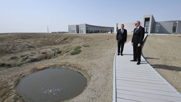 Грязевые вулканы Азербайджана + петроглифы Гобустана + гора Янардаг + Апшеронский полуостров