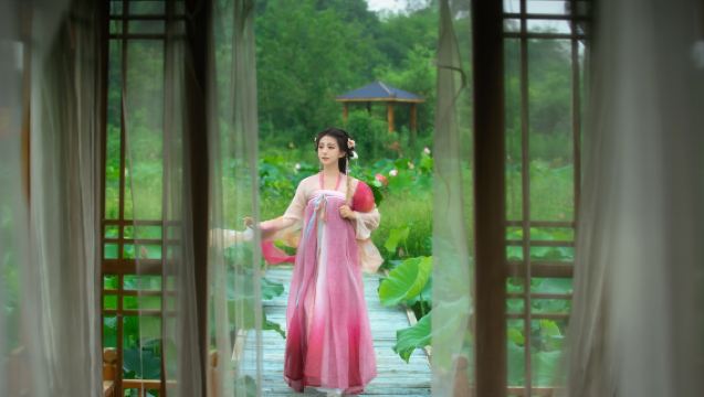 龍井Trip Moments【上門跟拍攝影親子家庭情侶照片短影片宣傳片寫真婚紗底片全送翻譯】