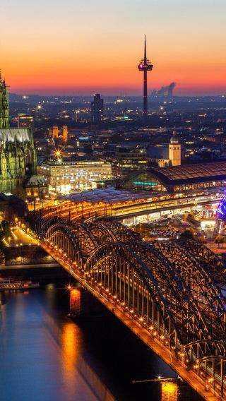 1-day private charter tour to Cologne Cathedral, Hohenzollern Bridge and Chocolate Museum from Frankfurt
