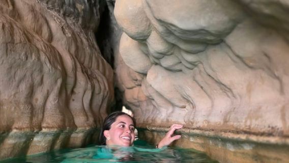 Muscat: Wadi Al Shab Adventure, Cave, Sinkhole & Beach Tour