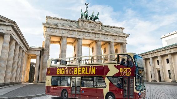 Berlin BigBus sightseeing bus (East and West Berlin relics + loop route + German urban scenery)