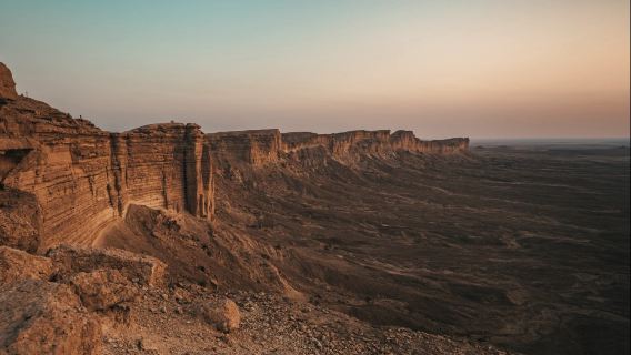 Privatbilcharter tur til Verdens Rand i Riyadh, Saudi-Arabien (afgang fra byen, tilpasselig rute)
