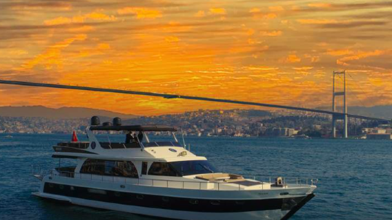Croisière en yacht au coucher du soleil sur le Bosphore