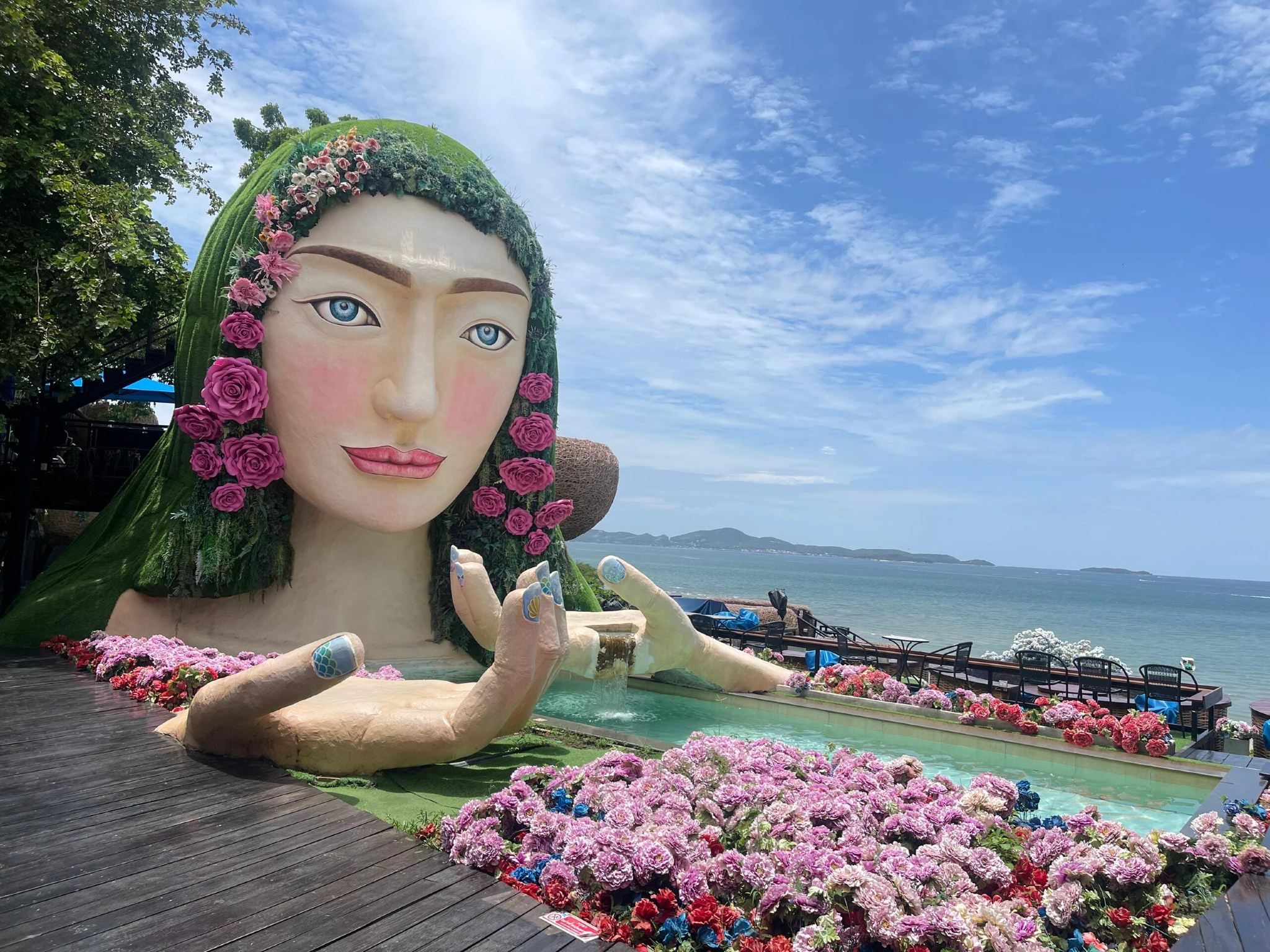 3Mermaid|ร้านอาหาร ทรี เมอร์เมด|จุดเช็กอินสุดฮิตในพัทยา ประเทศไทย|สนุกไปกับวิวทะเลสุดโรแมนติกและพระอาทิตย์ตกที่หน้าผา|บริการจองที่นั่งแทน