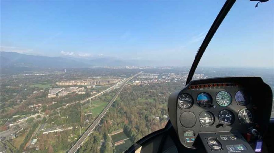四川成都駝峯直升機體驗【雙機型可提供/多航線可選/親友出行優選/含寶險/含運動相機拍攝記錄精彩瞬間】