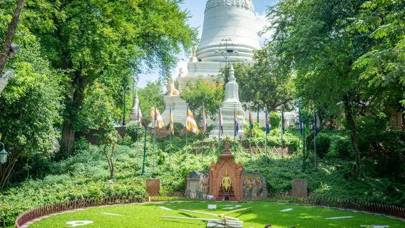 Phnom Penh: Historical Guided Tour + Transfers