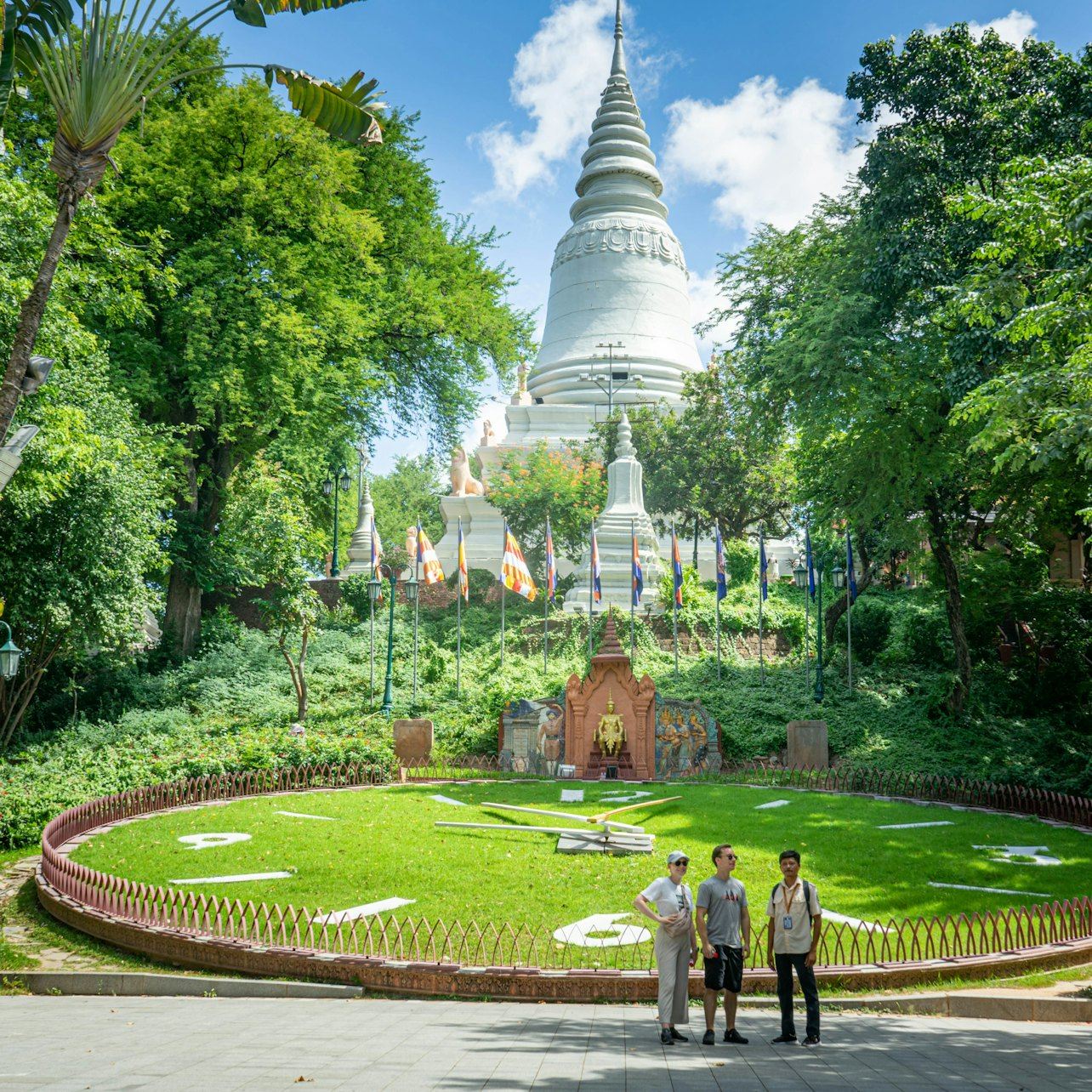 Phnom Penh: Historical Guided Tour + Transfers