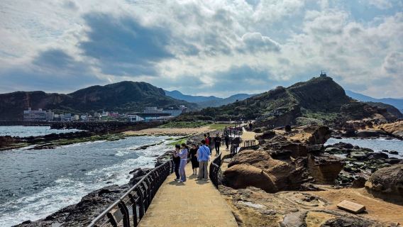 Excursion d'une journée en covoiturage au parc géologique de Yehliu, à Jiufen, aux chutes de Shifen et à la vieille rue de Shifen - Départ de Ximending