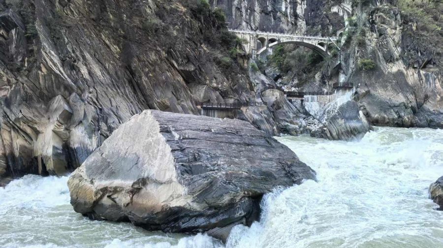 麗江至香格里拉湖鄉路私人風景遊