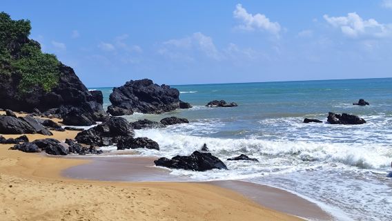 Wanning Panoramic 1-day Tour: Shanqin Bay Swallow Cave Scenic Area + Coastal Highway + Shenzhou Peninsula Lighthouse