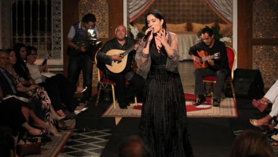 Lisbona: autentico spettacolo di Fado, cena e tour notturno