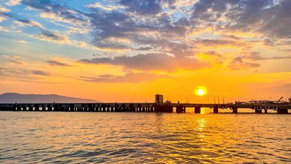 Atardecer en Vlorë en la cueva Haxhi Ali