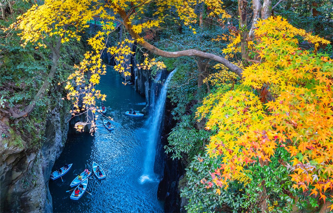 宮崎高千穂峡+天空のトロッコ列車+阿蘇火山草千里の秘境ワンデーツアー