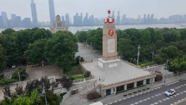 The Wondrous Wuhan Cycling Tour: 10KM Yellow Crane Tower & Hankou Light Show Ride