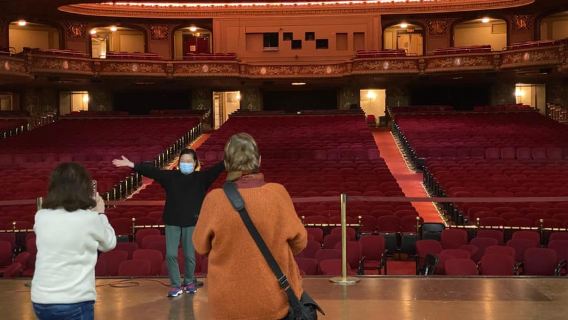 Бостон: Экскурсия за кулисы театра Boch Center Wang