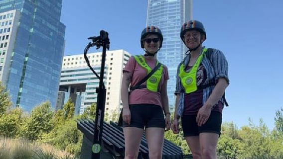 Santiago by Scooter: Perjalanan antara Alam dan Urbanisme