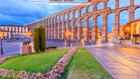 Madrid: Private Tour Ávila - Segovia with Tapas Route