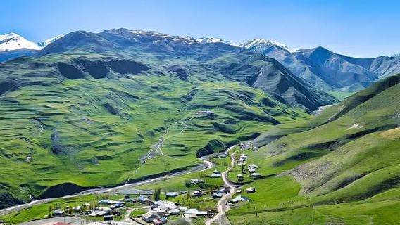 Baku zum Dorf Khinaliq, Guba, Zuckerstange, mit hausgemachtem Mittagessen