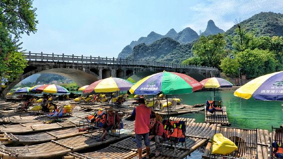 ออกเดินทางจากกุ้ยหลิน: ล่องเรือสี่ดาวในแม่น้ําหลี่และล่องแพแม่น้ํายูหลง (บริการภาษาจีน)