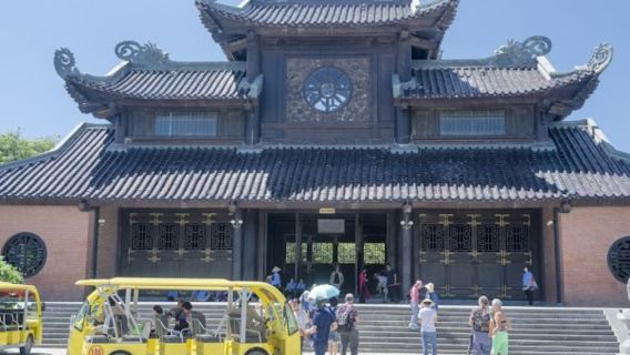 Desde Hanói: viaje de lujo a la pagoda de Bai Dinh y el complejo paisajístico de Trang An con limusina