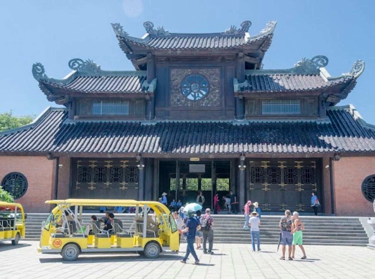 Da Hanoi: Viaggio di lusso al complesso panoramico di Bai Dinh e Trang An con limousine