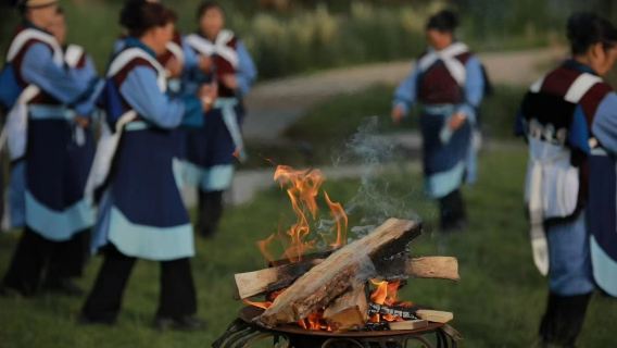 Lijiang - Experience the creative fusion of local ethnic ingredients at a farm at the foot of the snow-capped mountains; a romantic and photogenic paradise - Eatwith Shared Moments.