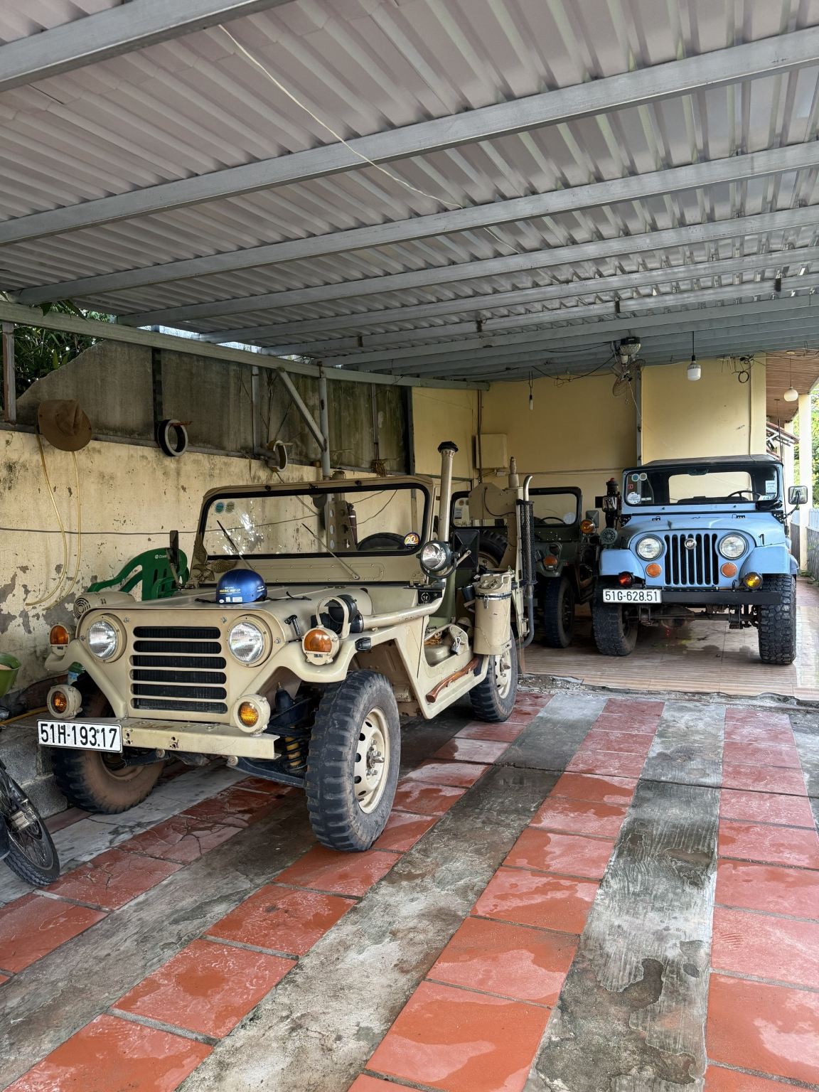 Trasferimento dall'aeroporto di Phu Quoc con jeep militare e sosta fotografica