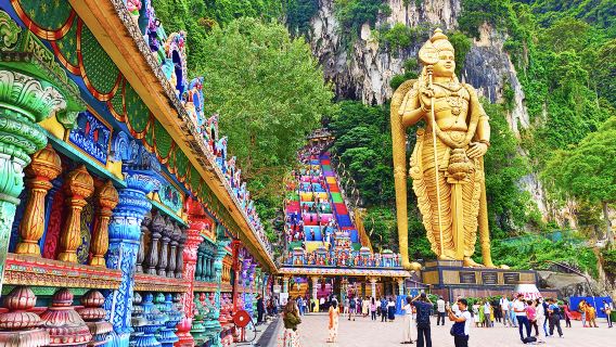 Kuala Lumpur 1-day tour: Batu Caves + National Mosque of Malaysia + Petronas Twin Towers + Independence Square + Petaling Street