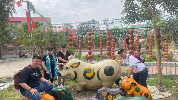 ジープカーでドンホーの民画の遺産を探索