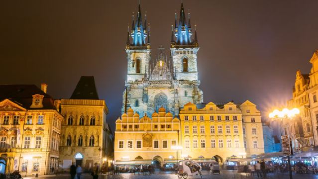 Lawatan sewa peribadi sehari ke Istana Prague, Jambatan Charles dan Dataran Bandar Lama Prague