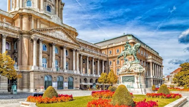 Lawatan sehari sewaan peribadi ke Szentendre, Kubu Visegrád dan Katedral Esztergom di Hungary