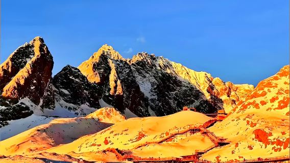 ทัวร์ 1 วัน ภูเขาหิมะมังกรหยก ลี่เจียง [แม้จะแพง! แต่เป็นทัวร์เต็มวัน, สะพานลอยขนาดใหญ่ + หุบเขาพระจันทร์สีน้ำเงิน, การันตีตั๋ว]