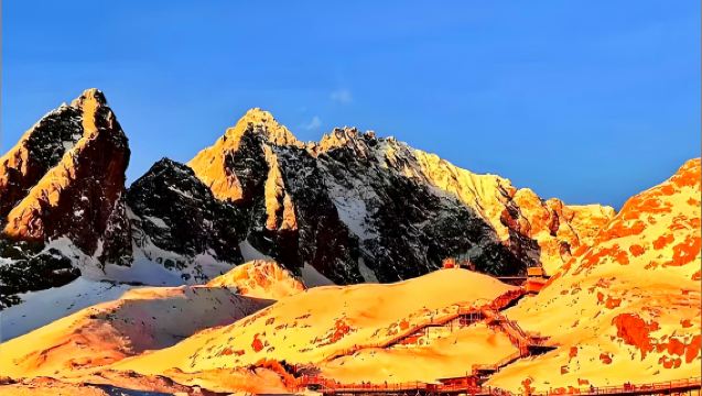 ทัวร์ 1 วัน ภูเขาหิมะมังกรหยก ลี่เจียง (สวนธารน้ำแข็ง, สายเคเบิลใหญ่ + หุบเขาพระจันทร์สีน้ำเงิน + ภาพลักษณ์ลี่เจียง)