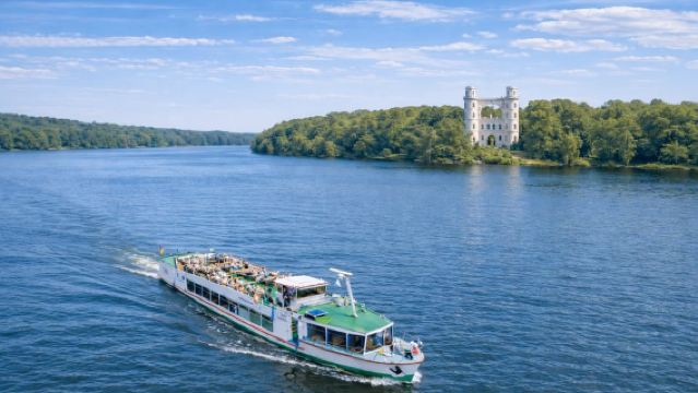 Berlin: Bootstour zu 7 Seen durch die Havellandschaft