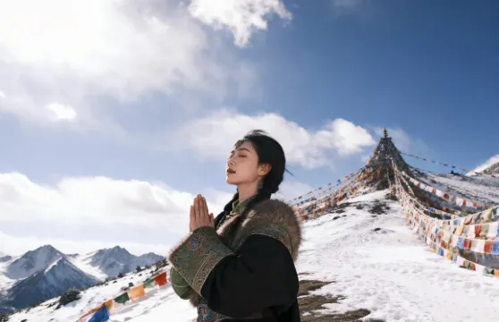 【晚出發●賞藍冰●玩滑沙】日月山+青海湖+金沙灣專線一日遊